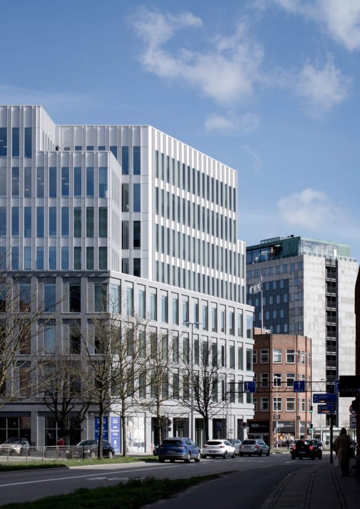 Verdens første kontor-anlæg for CO₂-fangst bliver sat i drift i denne bygning i Aarhus.